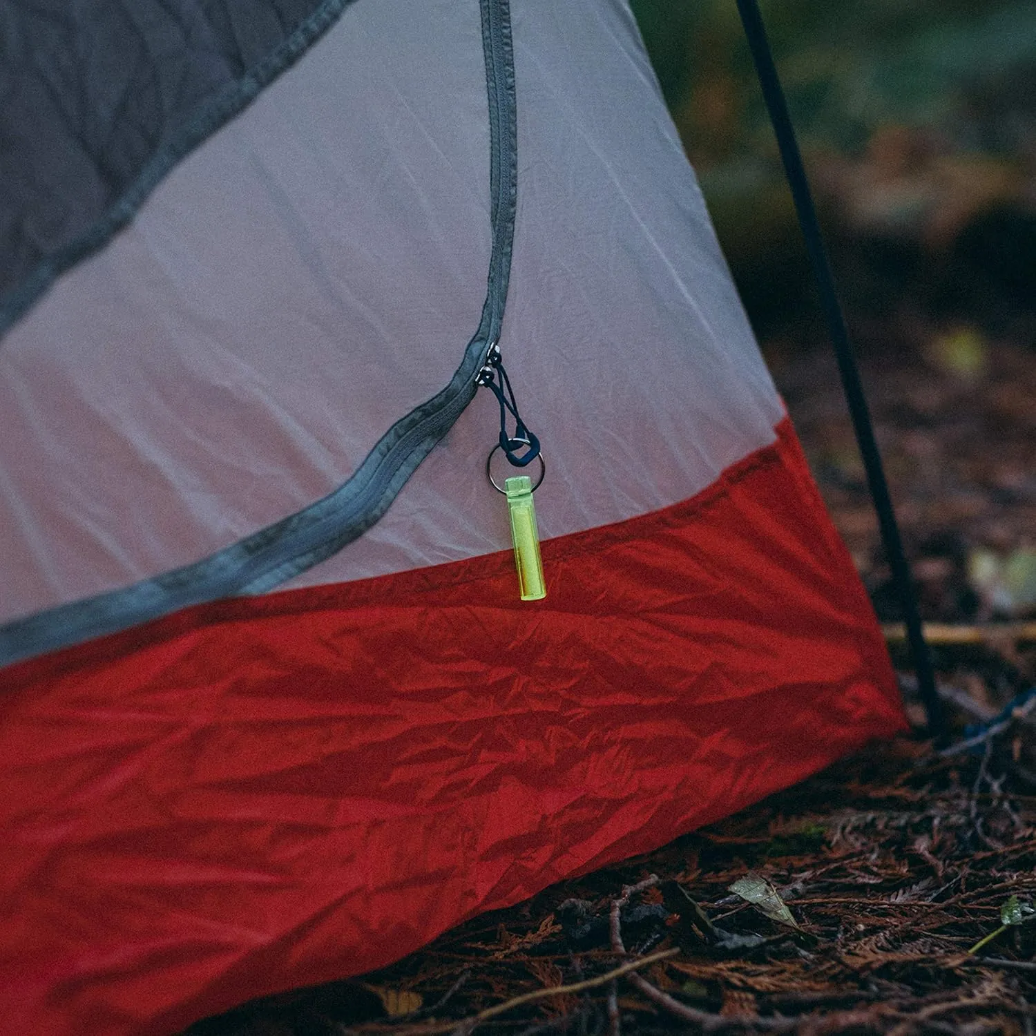GEAR AID Ni Glo 2 UV Rechargeable Glowing Keychain, Glow-in-the-Dark Accessory for Keys, Camping and Outdoor Gear